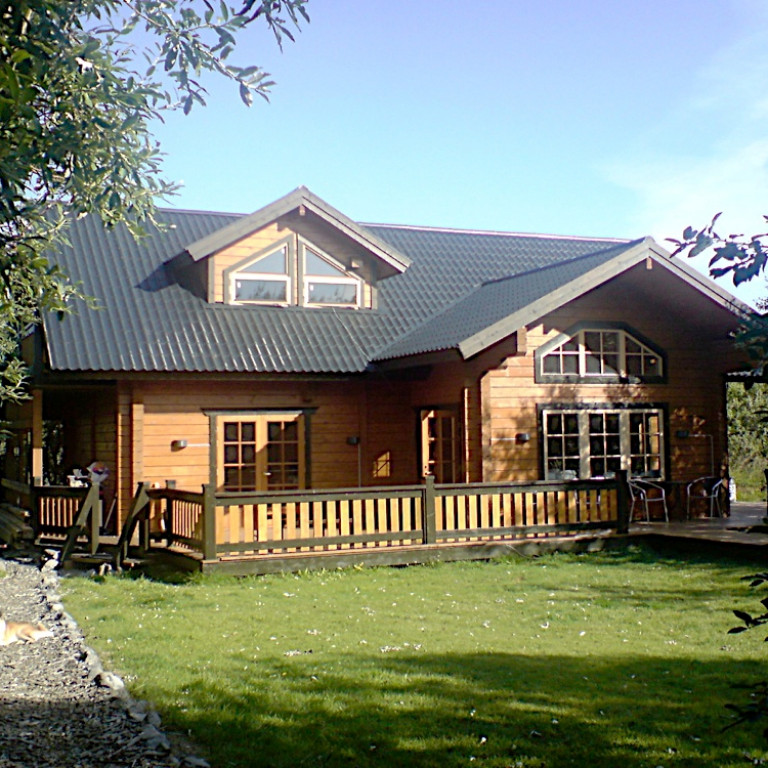 Log_Cabin_Iceland_1.jpg